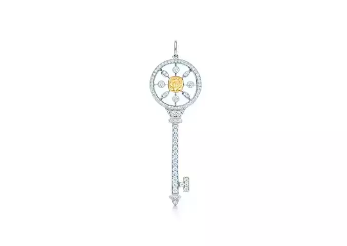 KT-016 key pendant with diamonds and gold