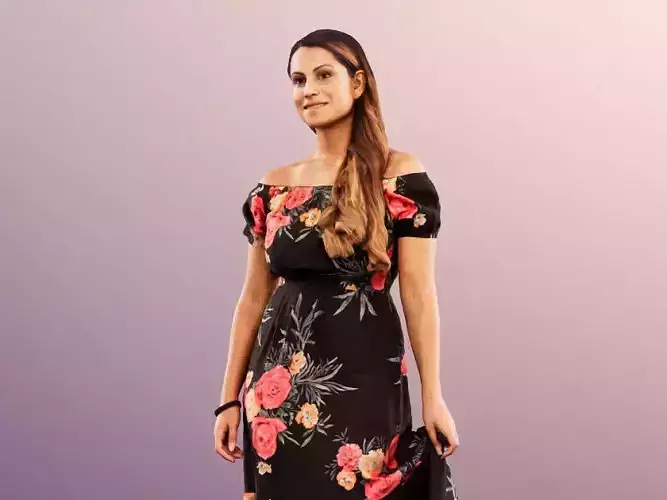 Elli 11956 - Coloured Woman Walking In Dress