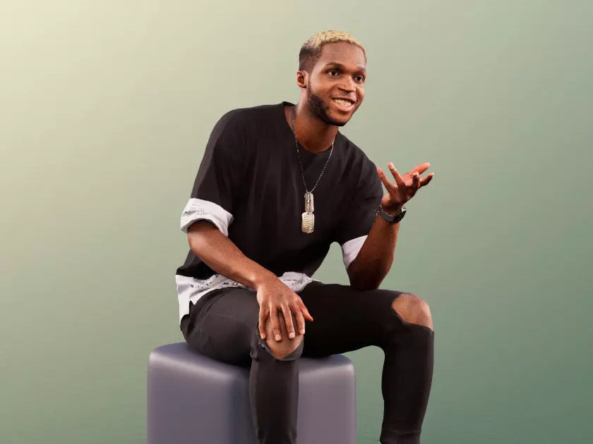 Maverick 12158 - Black Man Sitting And Talking Gesticulateing Low-poly 3D model_0