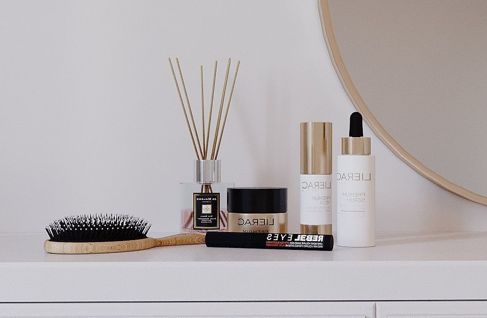 BEDROOM modern with chandelier 3D model_3