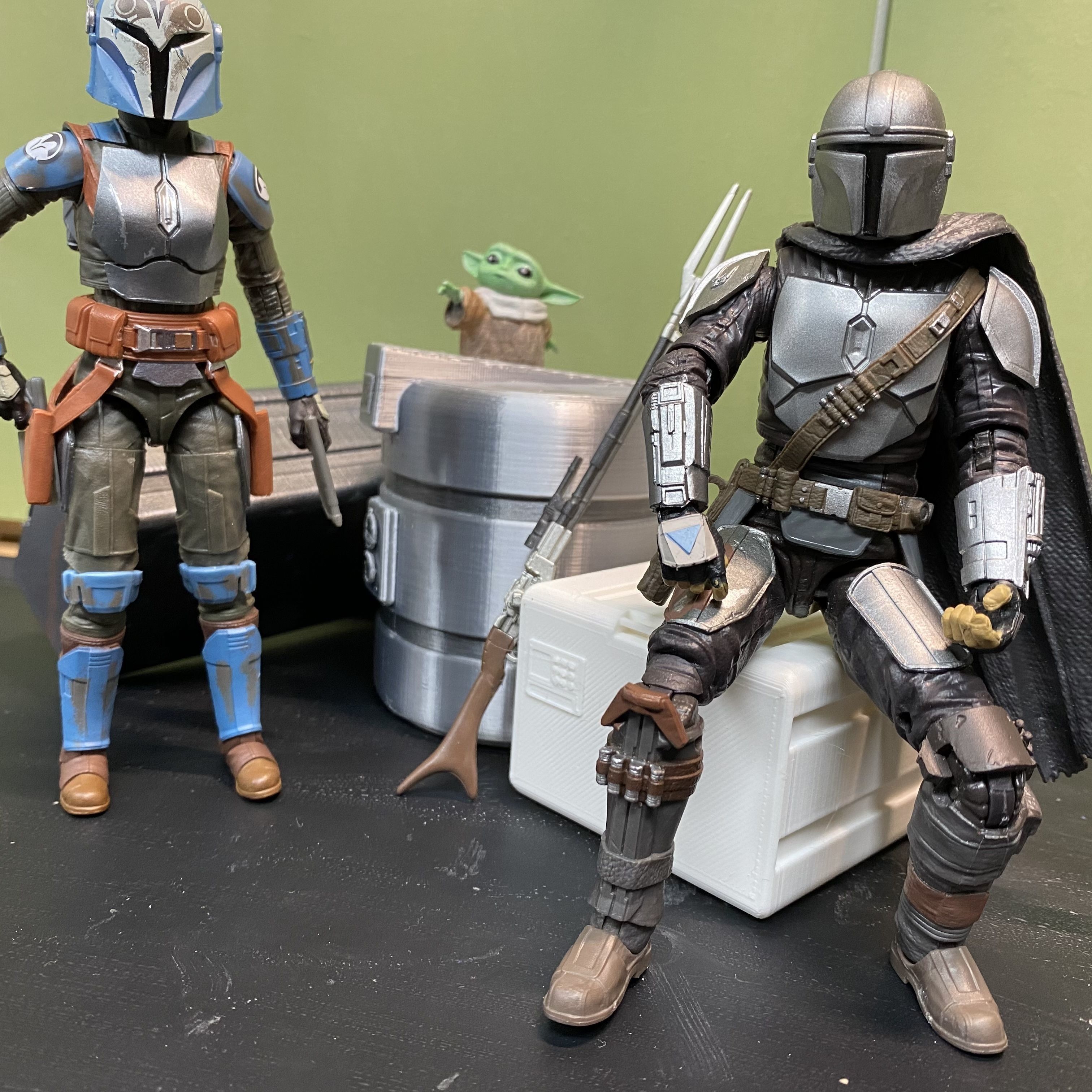 Mandalorian theme inspired round crate 3D print model_2