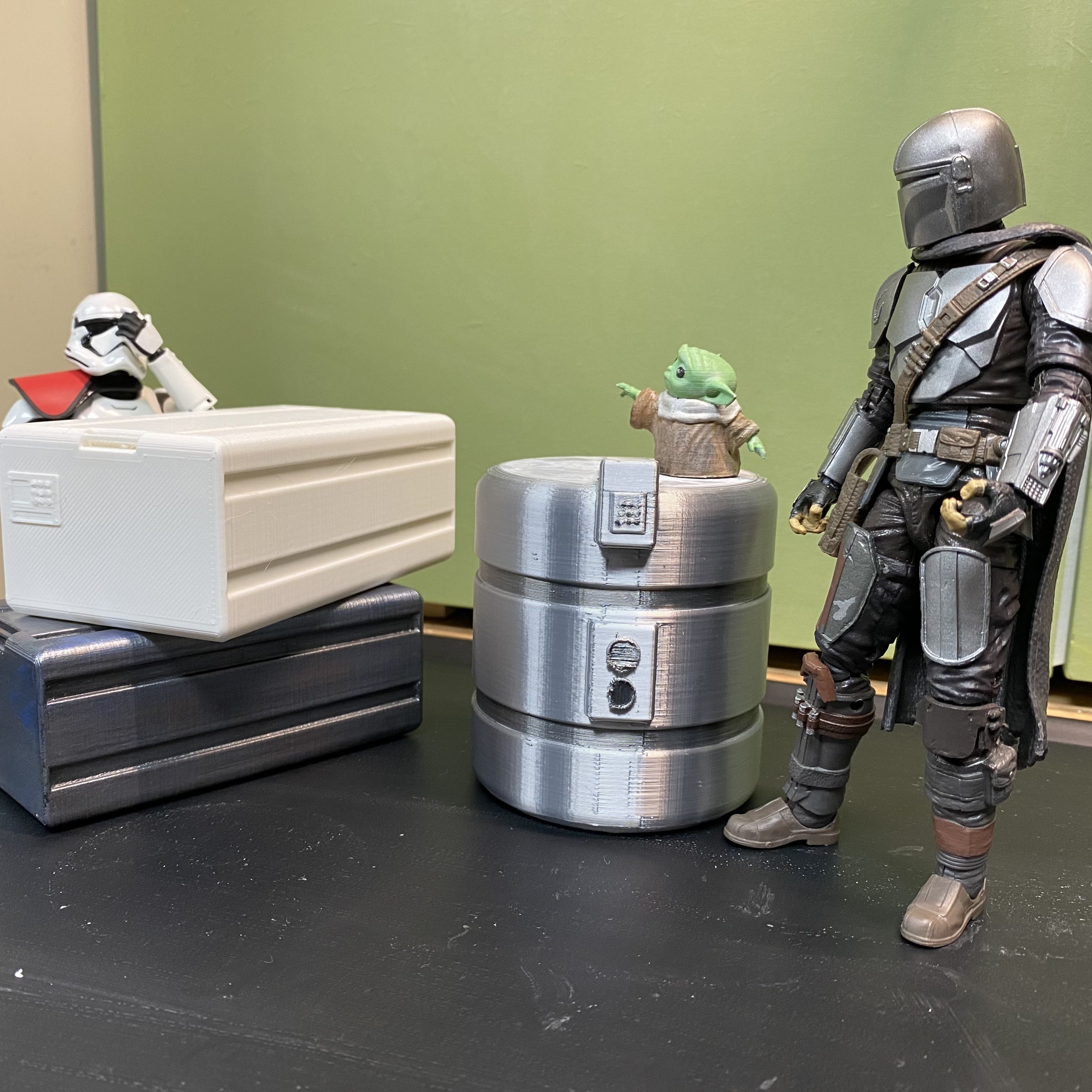 Mandalorian theme inspired round crate 3D print model_1
