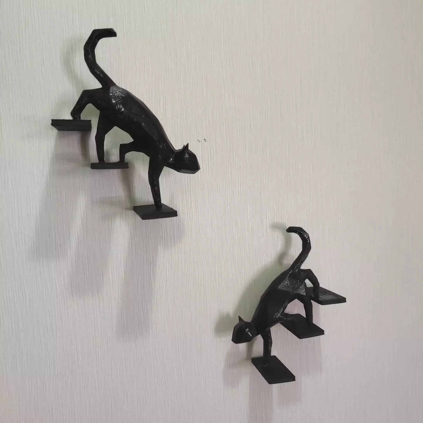 Low Poly Cat Climbing Down 3D print model_0