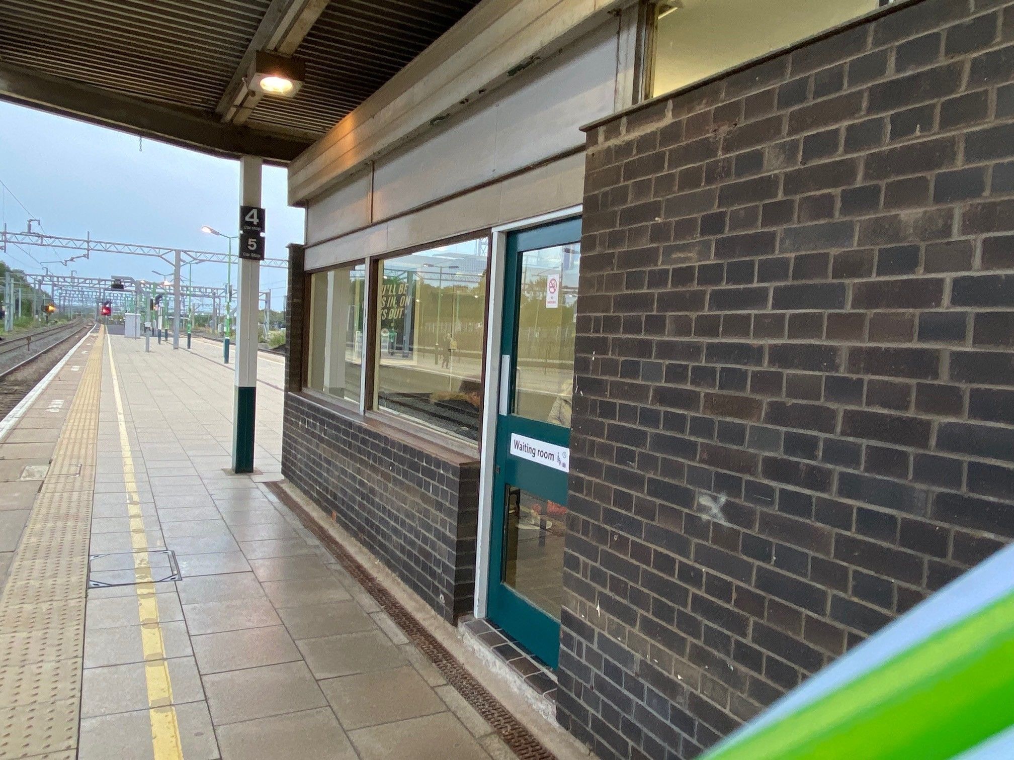 Model Railway - Platform Waiting Room 3D print model_16