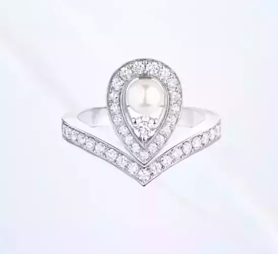 Chaumet ring with pearl