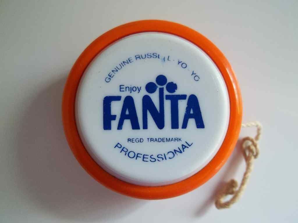 yo yo coca cola anos 80 Low-poly 3D model_4