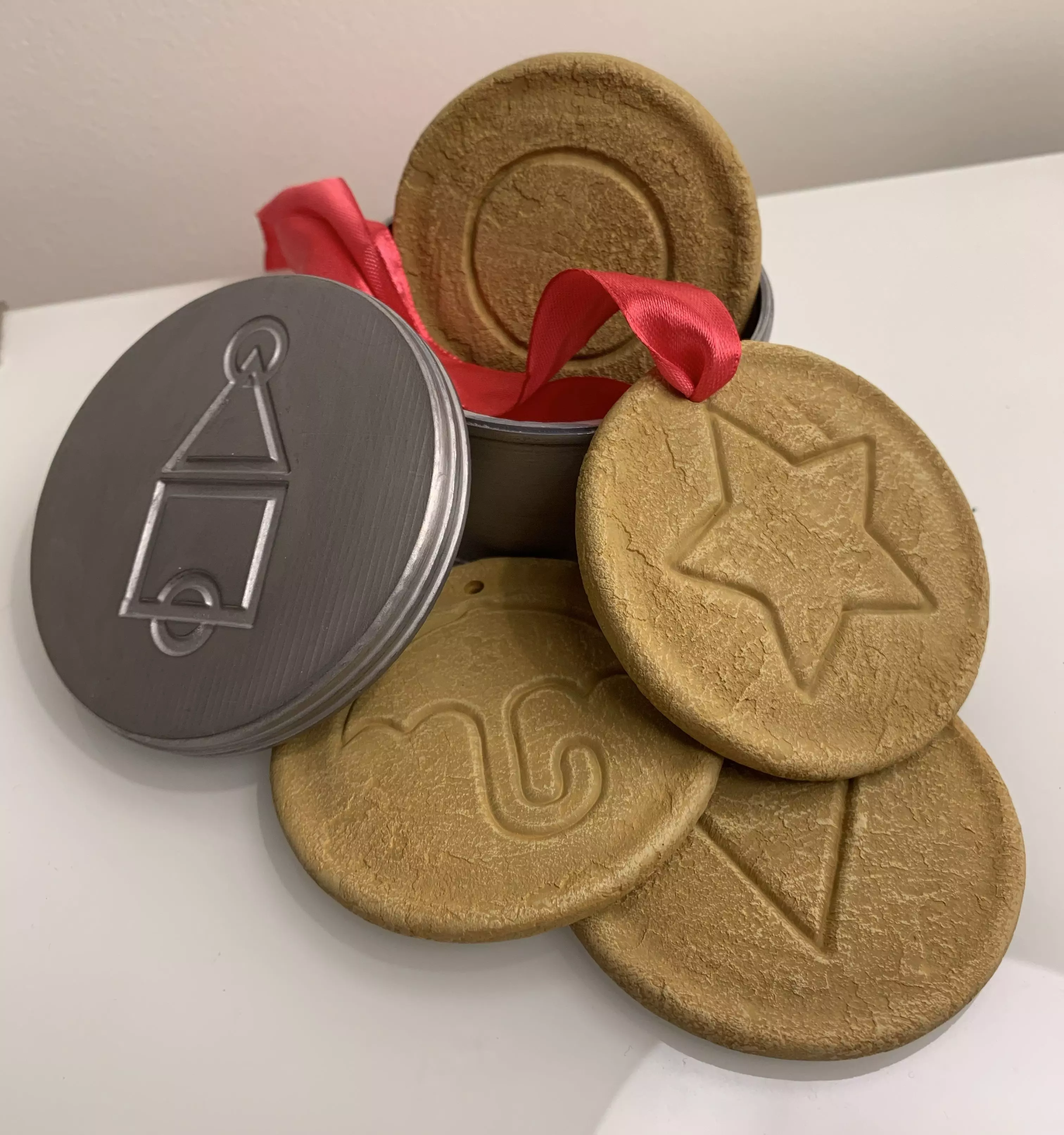 Squid Game cookies Xmas Decs and Coasters with tin and lid 3D print model_0