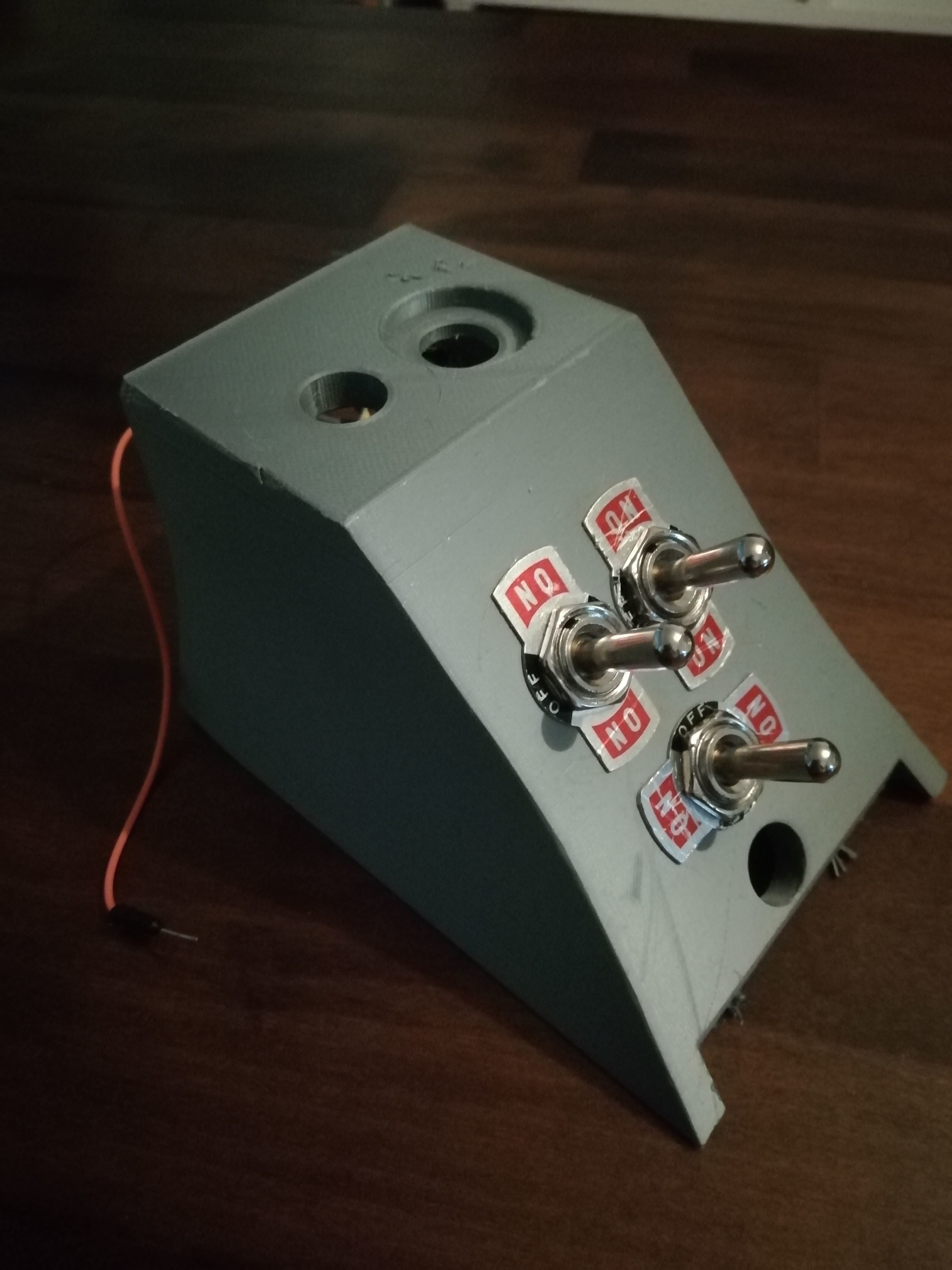 Button box for 3 switches and 2 buttons 3D print model_1