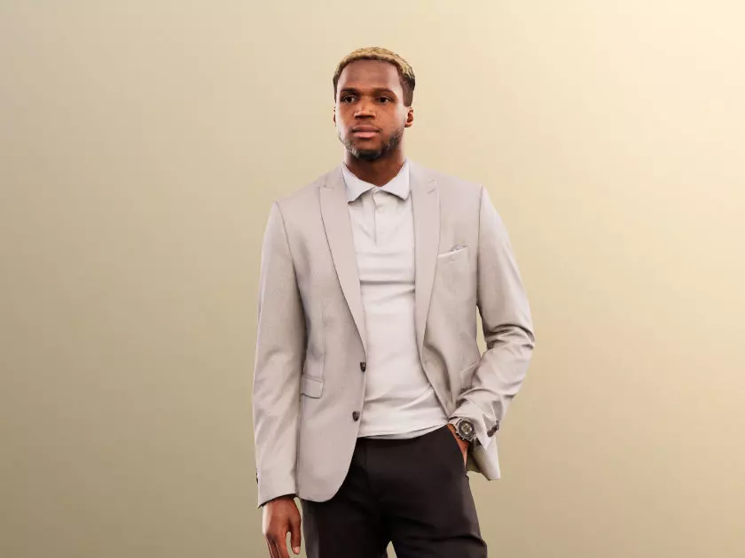 Maverick 12156 - Standing Elegant Black Man Low-poly 3D model