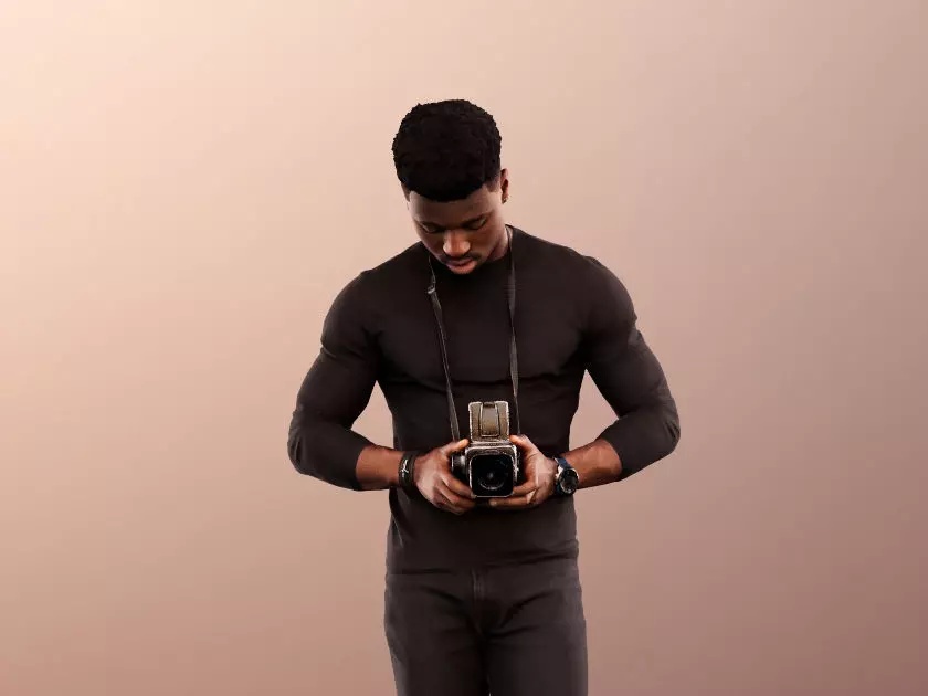 Kendal 12073 - Black Man With Camera Low-poly 3D model