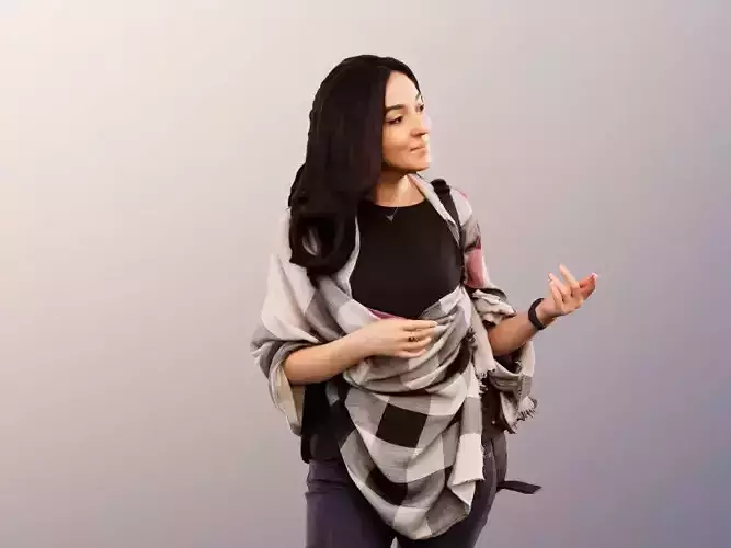 Amelie 11471 - Standing Casual Woman Talking