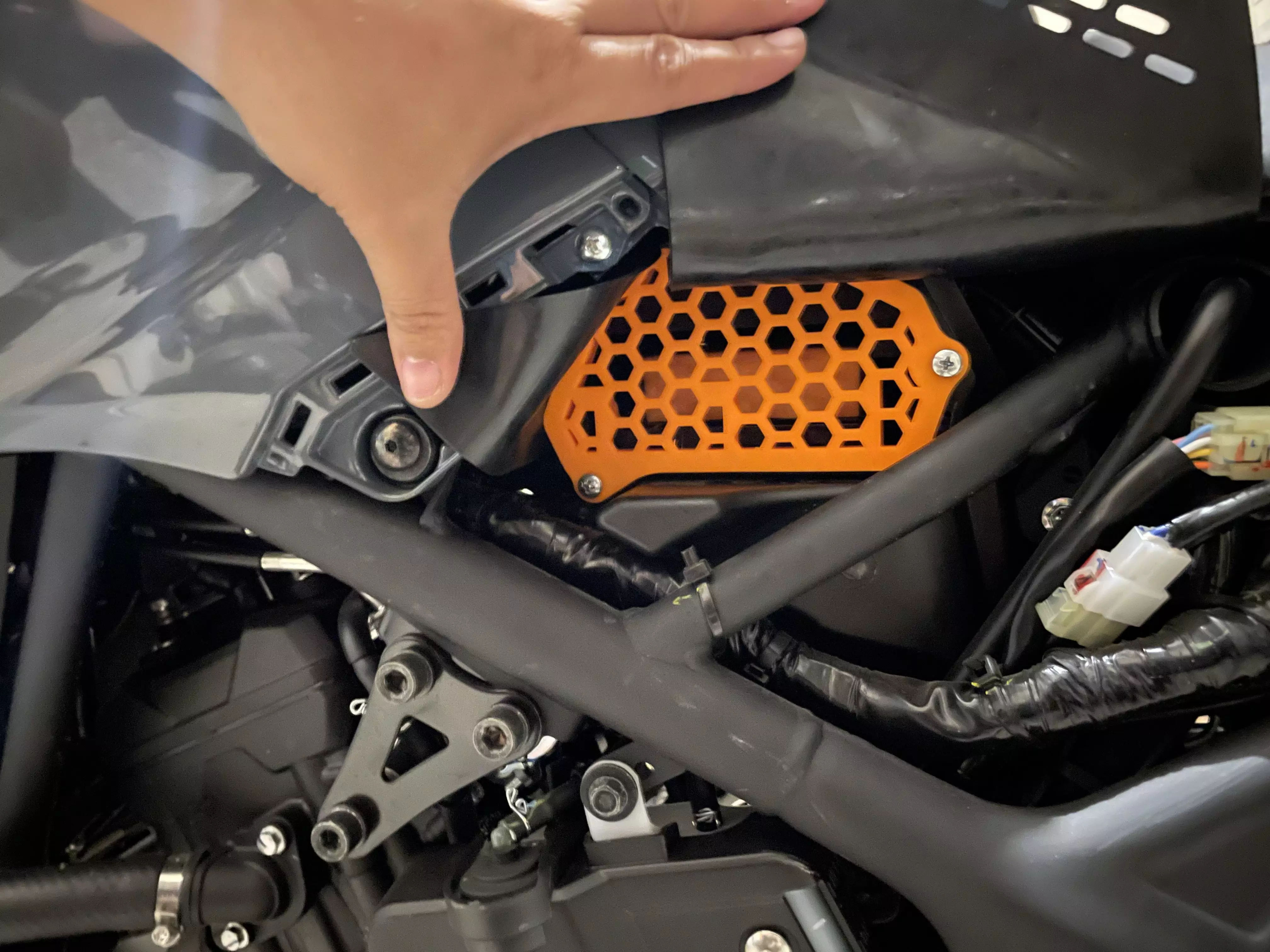 Yamaha R3 or MT-03 airbox Mod cover 3D print model_0