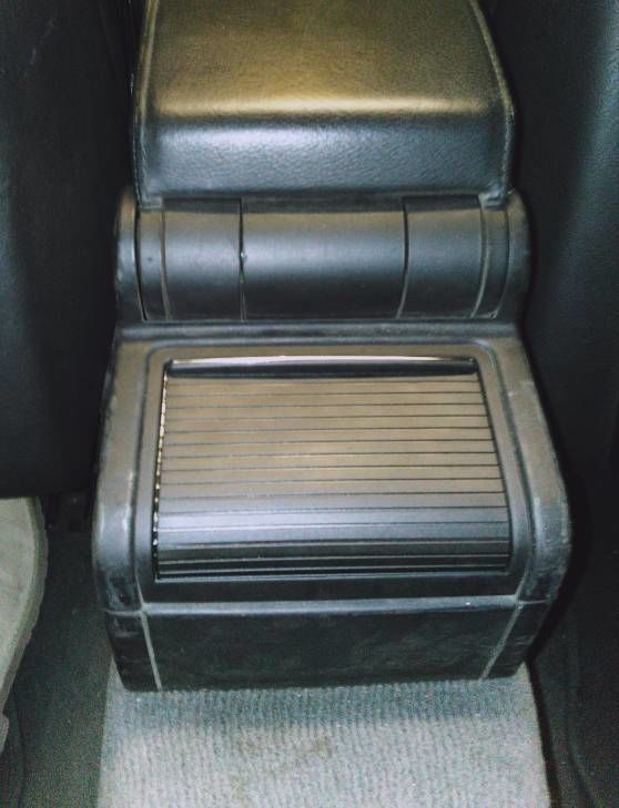 3 series e46 Rear Ashtray Slider Roller Cover  3D print model_5