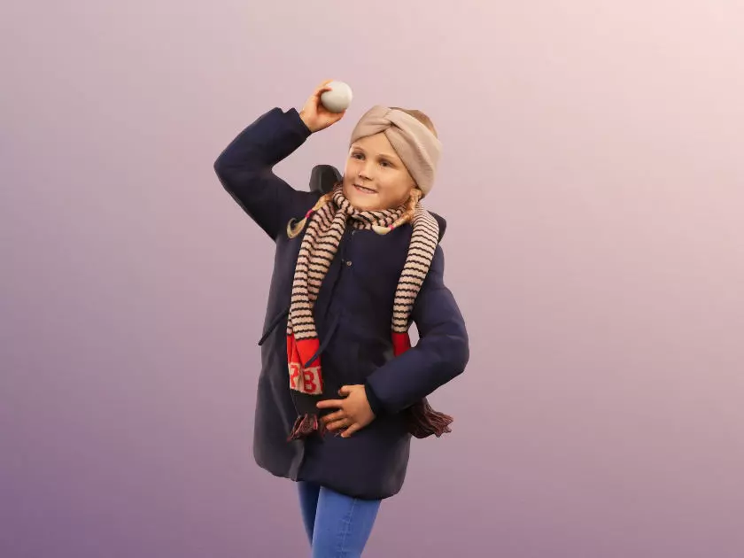 Luciana 12512 - Playing Girl Throwing Snowball Winter Low-poly 3D model