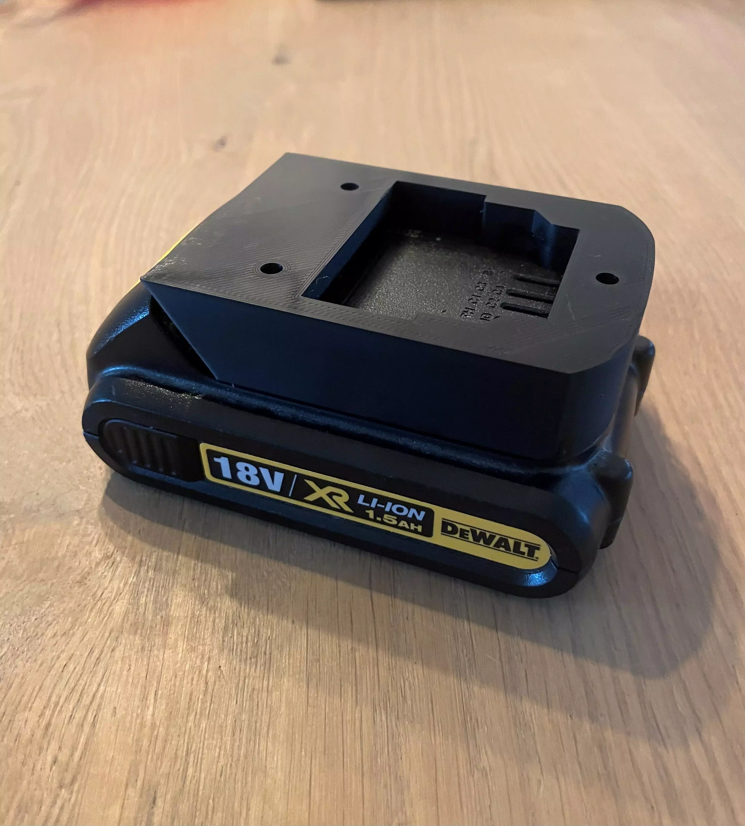 DEWALT BATTERY WALL MOUNT 3D print model_0