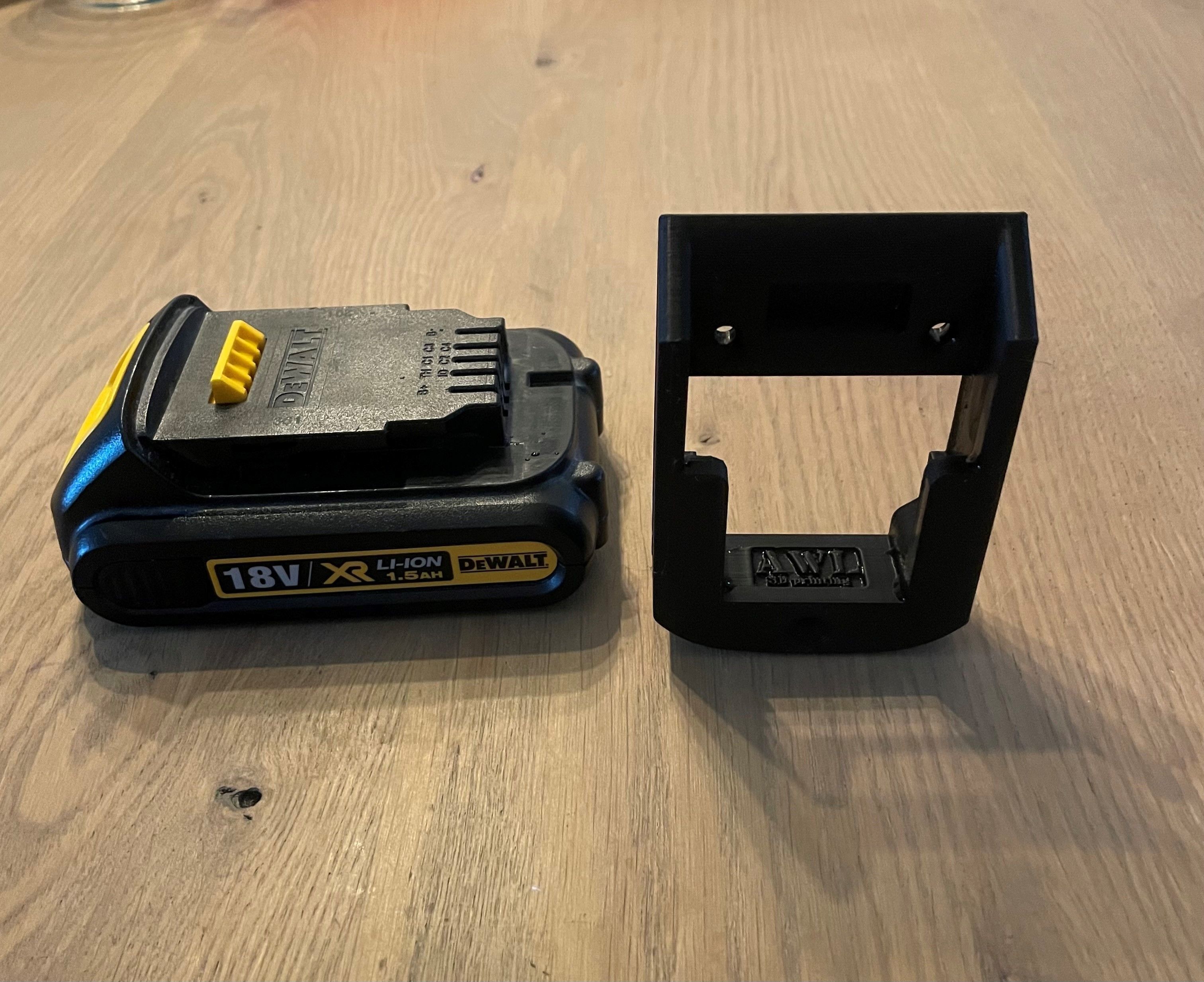 DEWALT BATTERY WALL MOUNT 3D print model_1