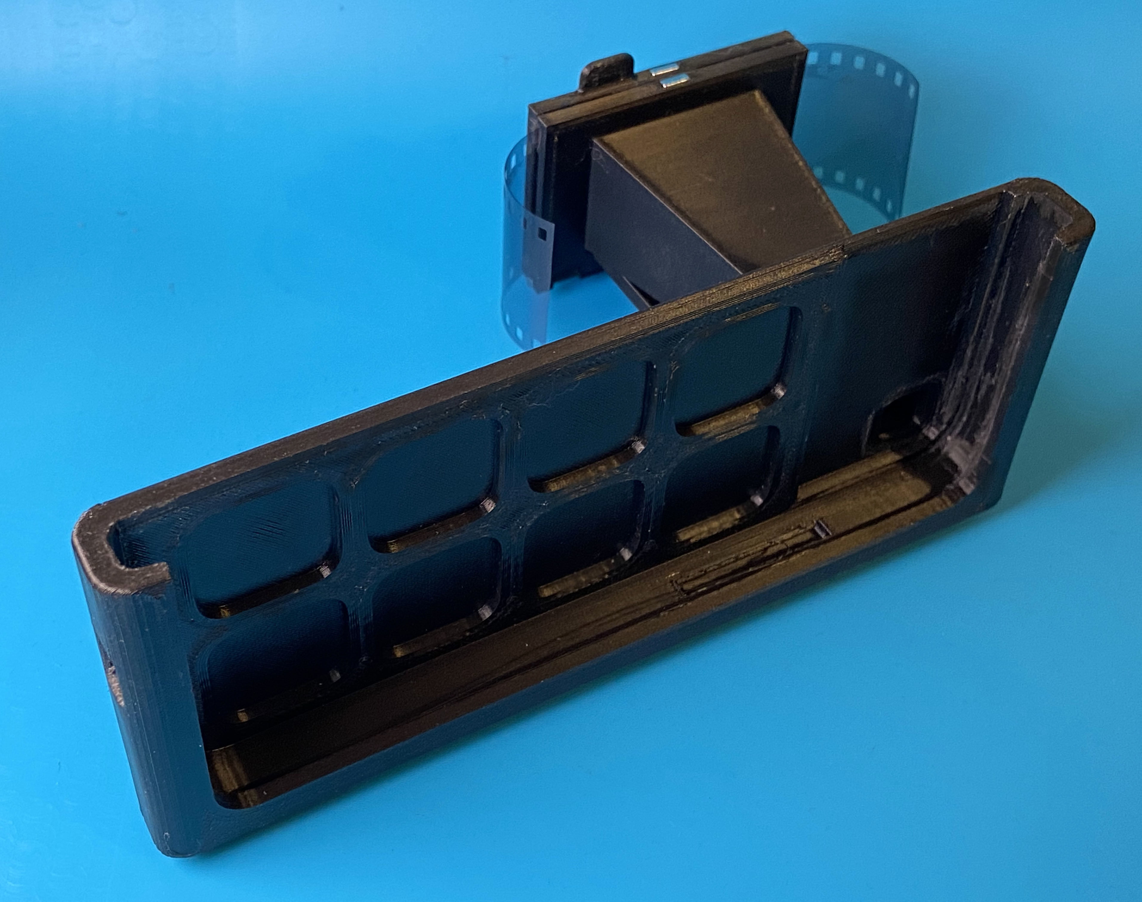Simple 35 mm Films Scanner for iPhone 11 3D print model_4