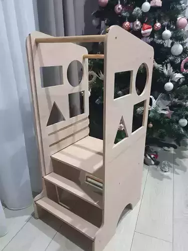 Learning tower Montessori