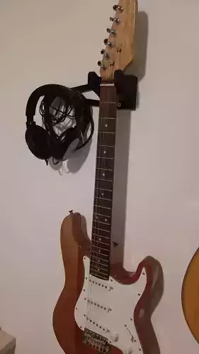 GUITAR AND HEADPHONES HANGER