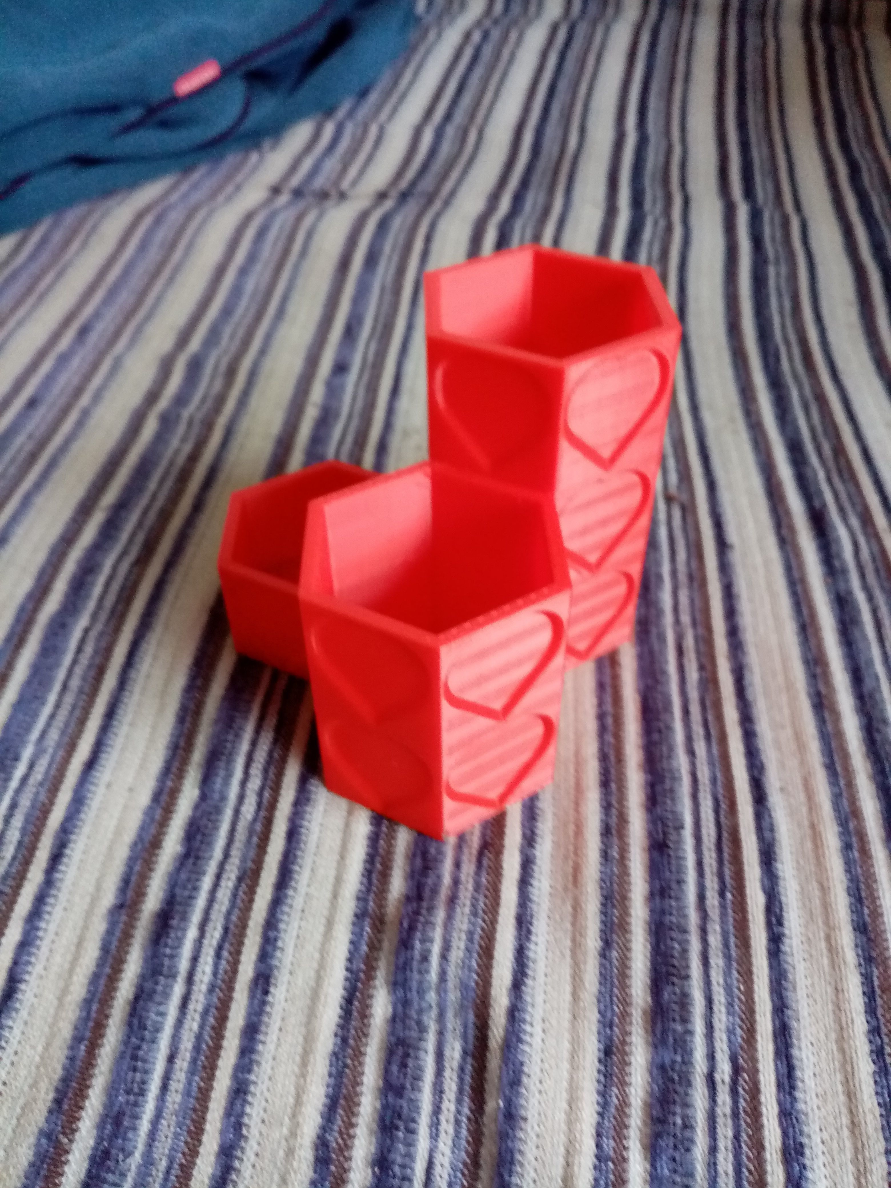 Pencil Holder Hexagons  Hearts easy printable 3D print model_1