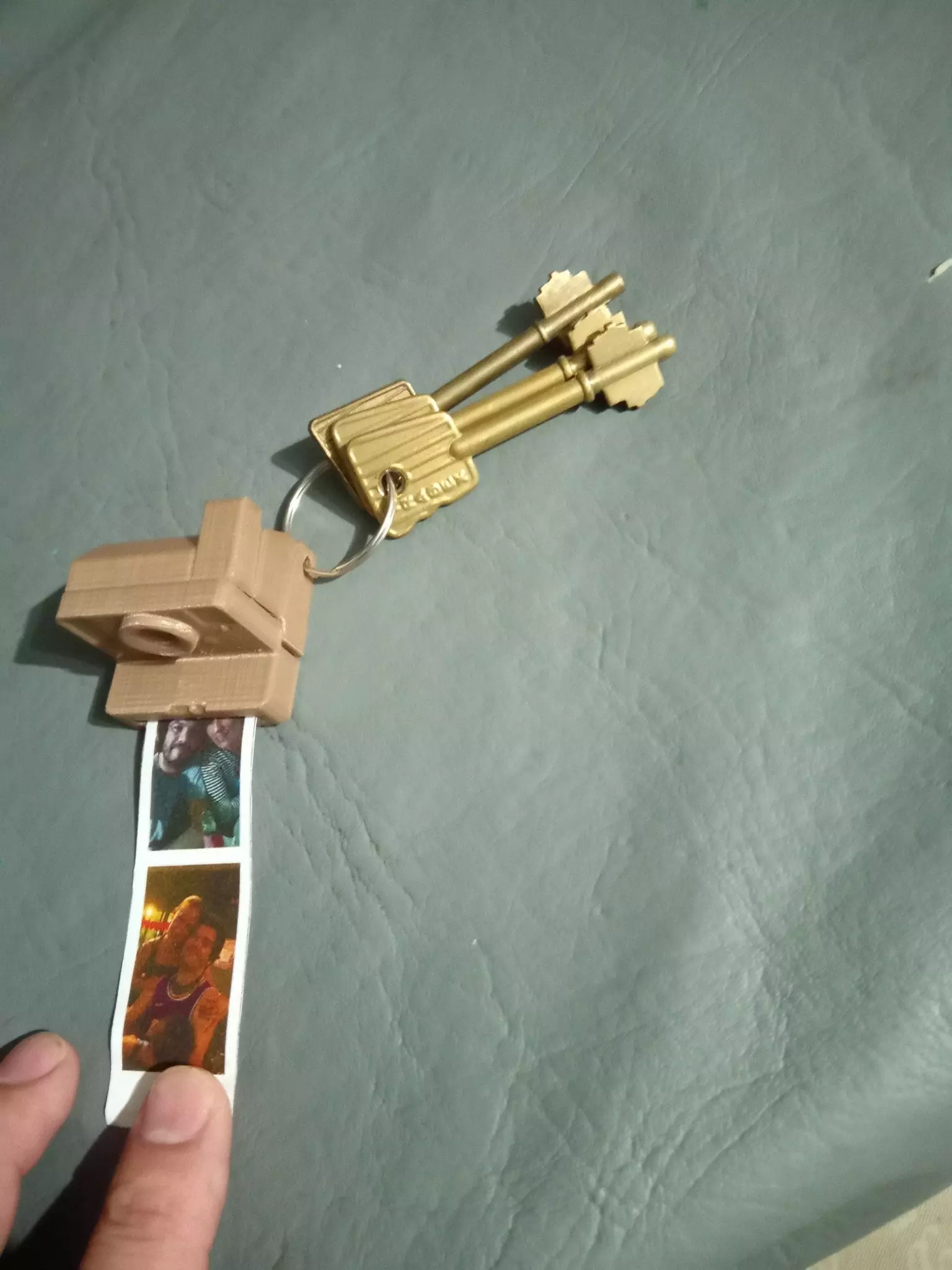 llavero camara de foto polaroid a rollo 3D print model