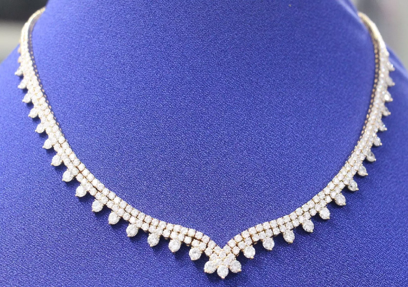 necklaces necklace with crystals 3D print model_0