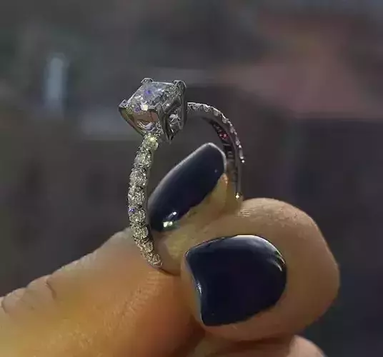 Engagement ring with princess cut diamond 