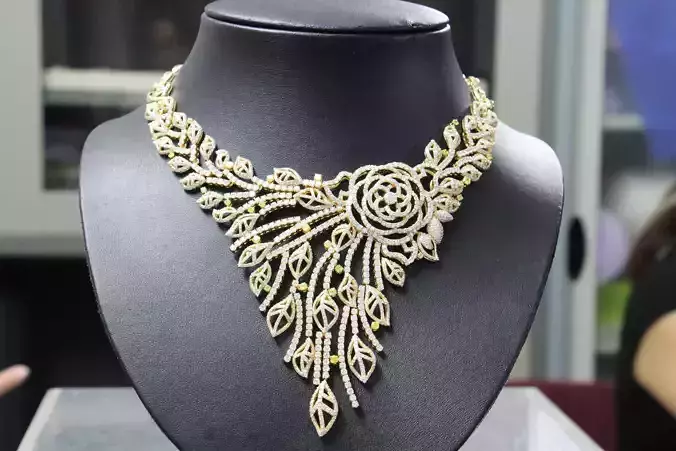 necklaces necklace made of gold and diamonds