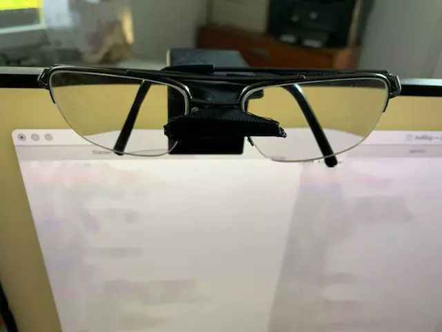Easy to print monitor top eyeglass holder 3D print model_0
