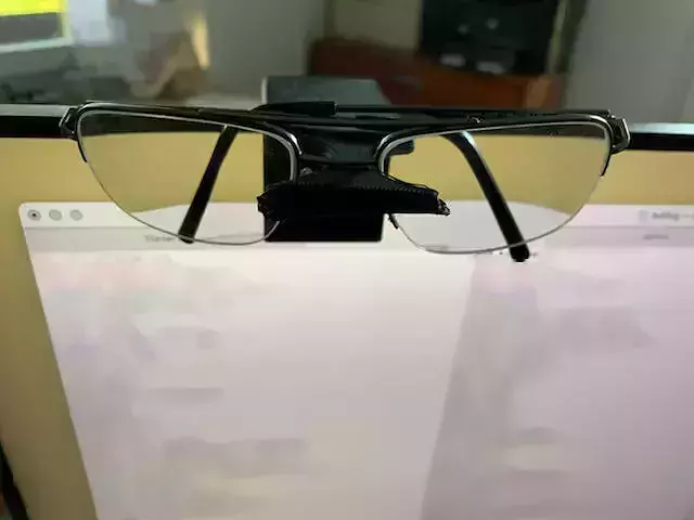 Easy to print monitor top eyeglass holder