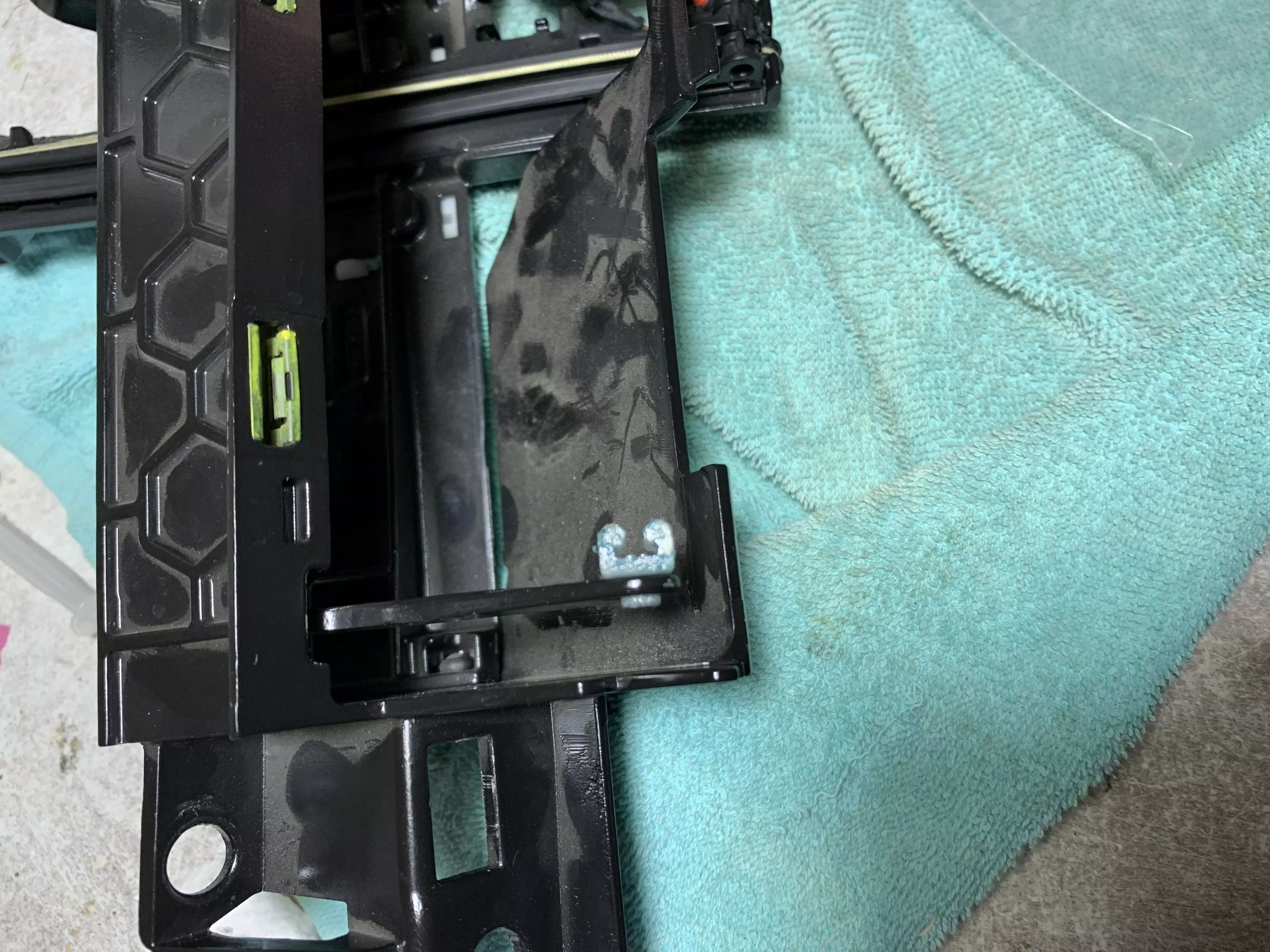 Guide retention detail for Audi MMI Screen 3D print model_0