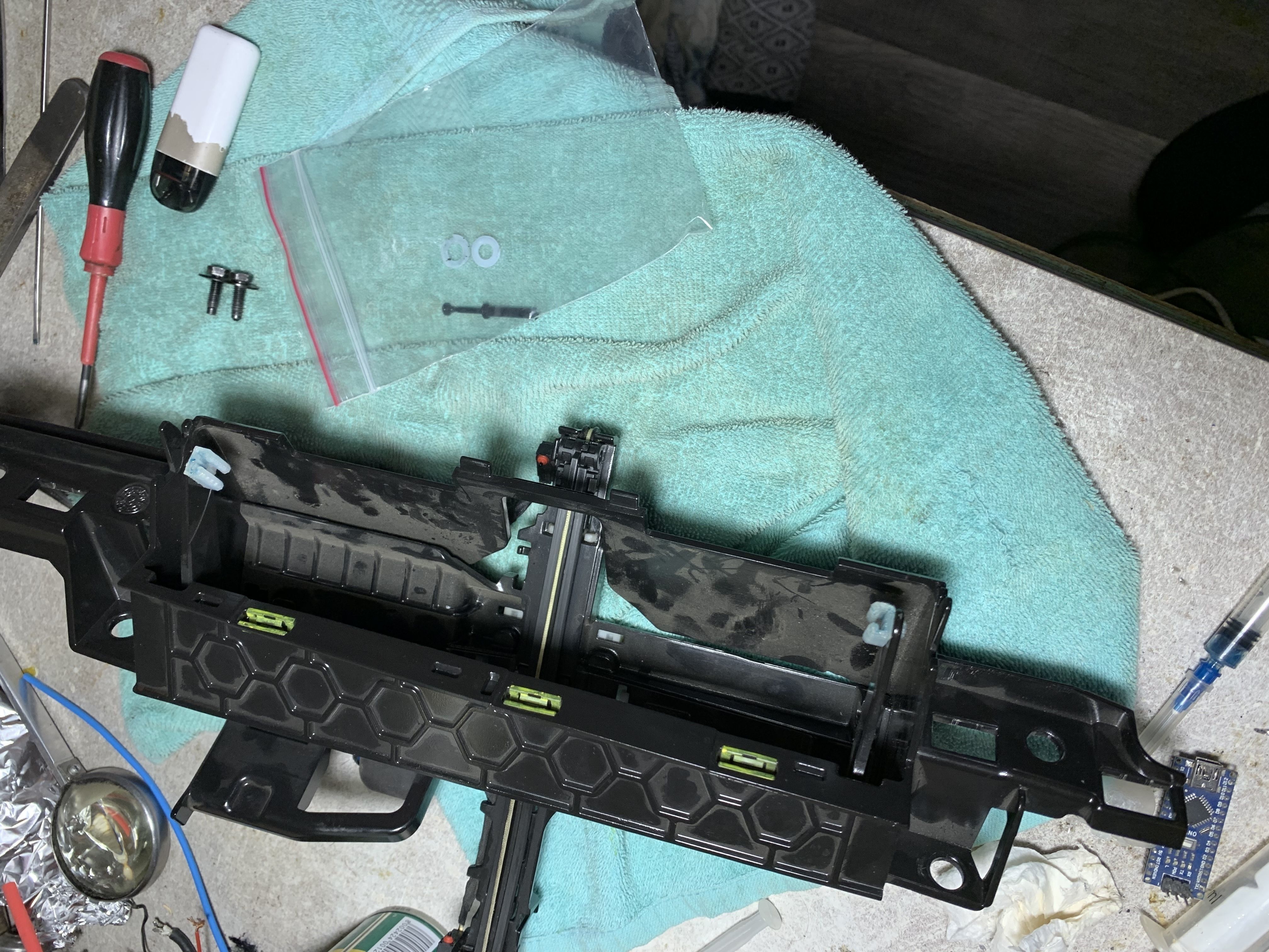 Guide retention detail for Audi MMI Screen 3D print model_3