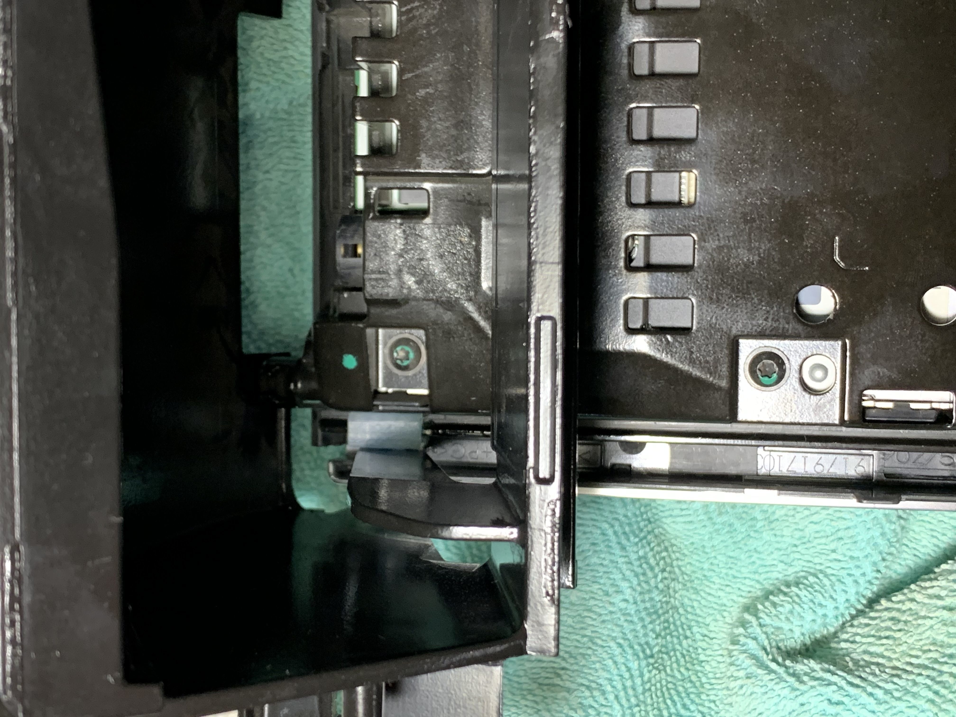 Guide retention detail for Audi MMI Screen 3D print model_4