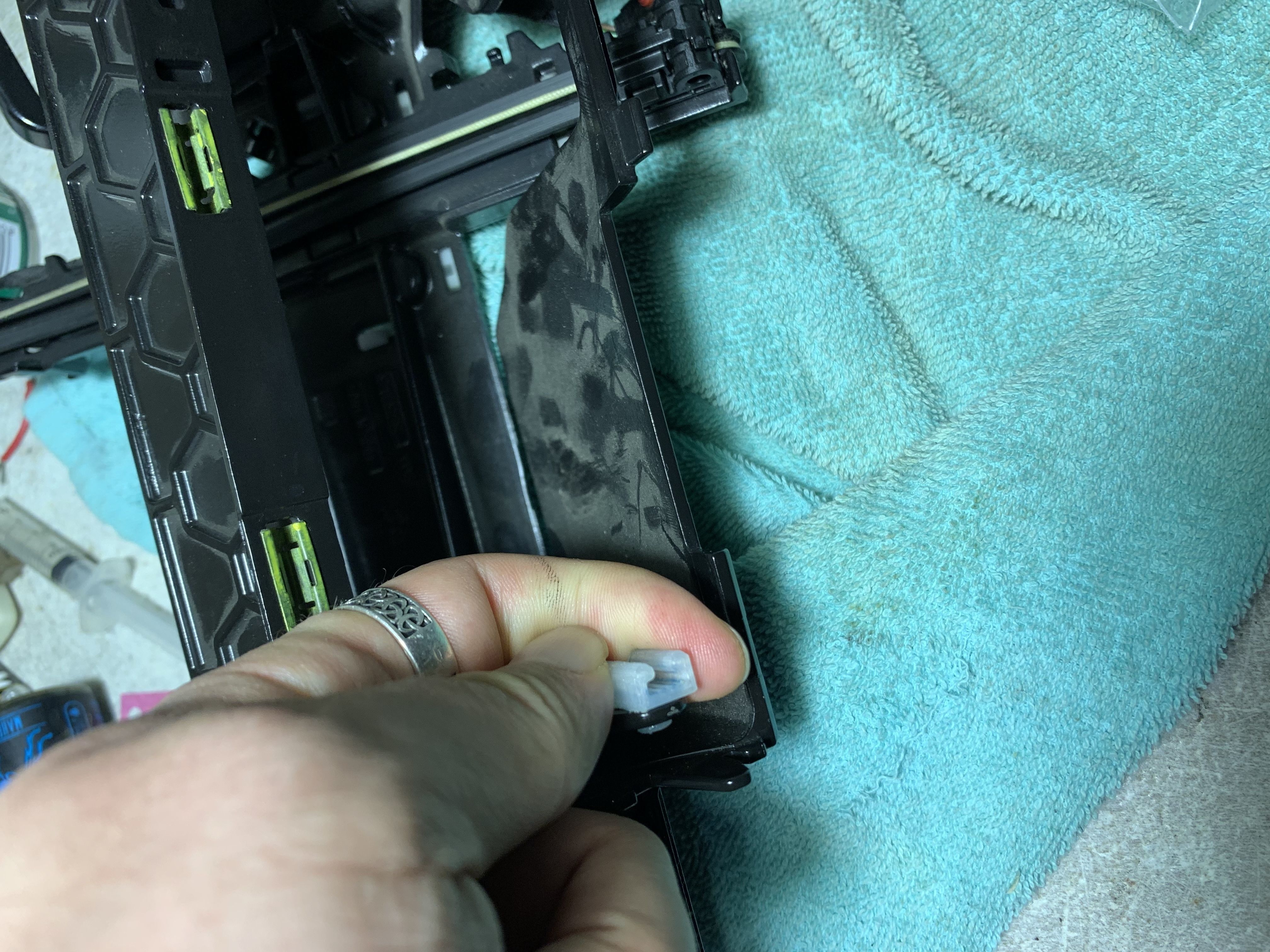 Guide retention detail for Audi MMI Screen 3D print model_1