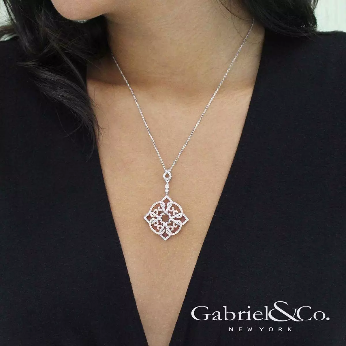 CG336 elegant diamond pendant gold 3D print model_0