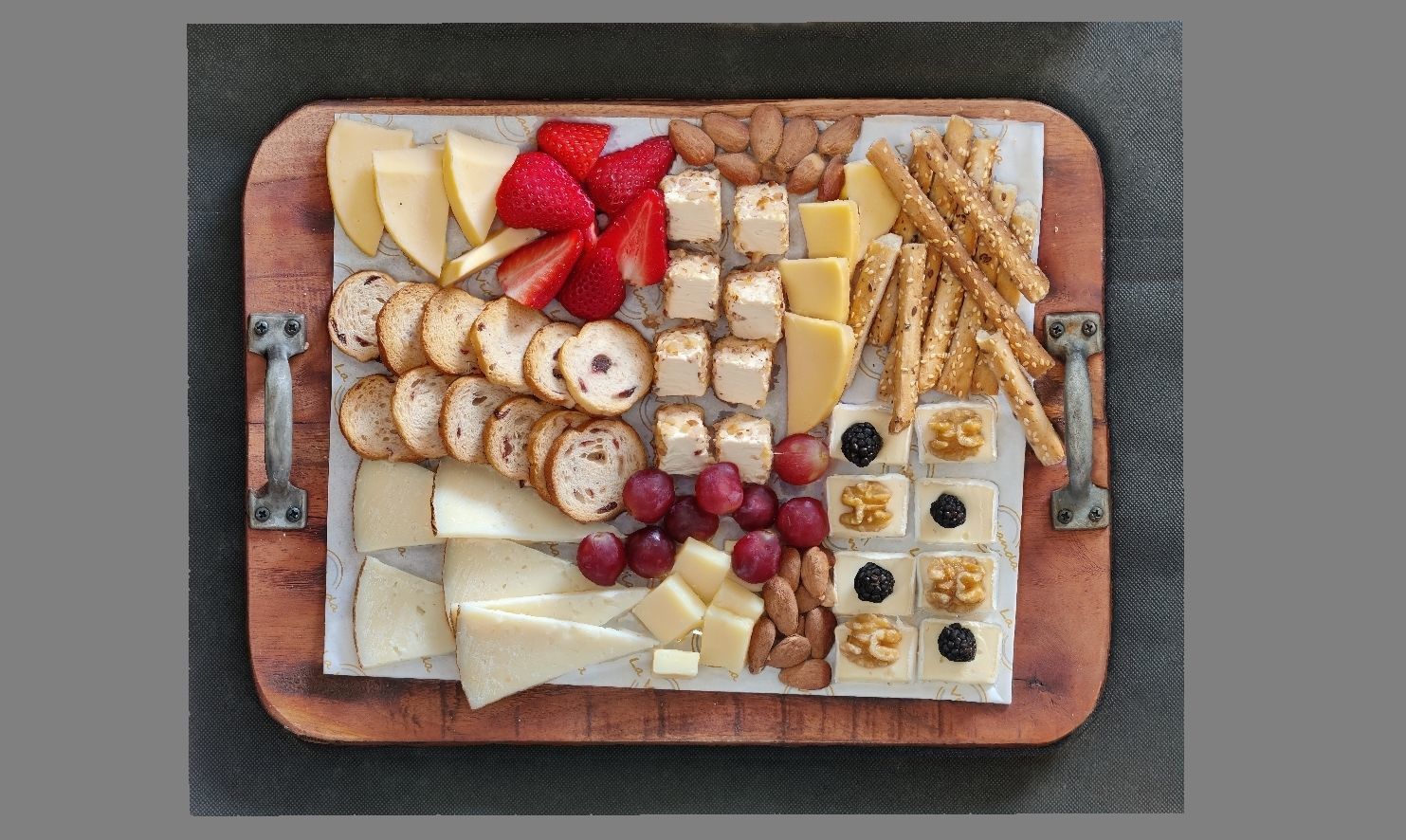Cheese and fruit platter 3D model_2