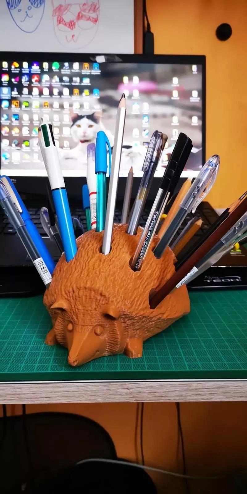 Pencil holder in hedgehog shape 3D print model_0
