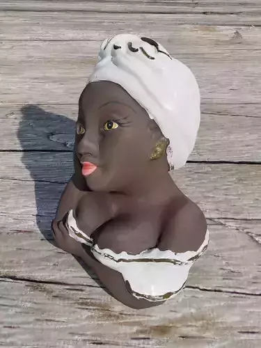 Namoradeira bust of african woman