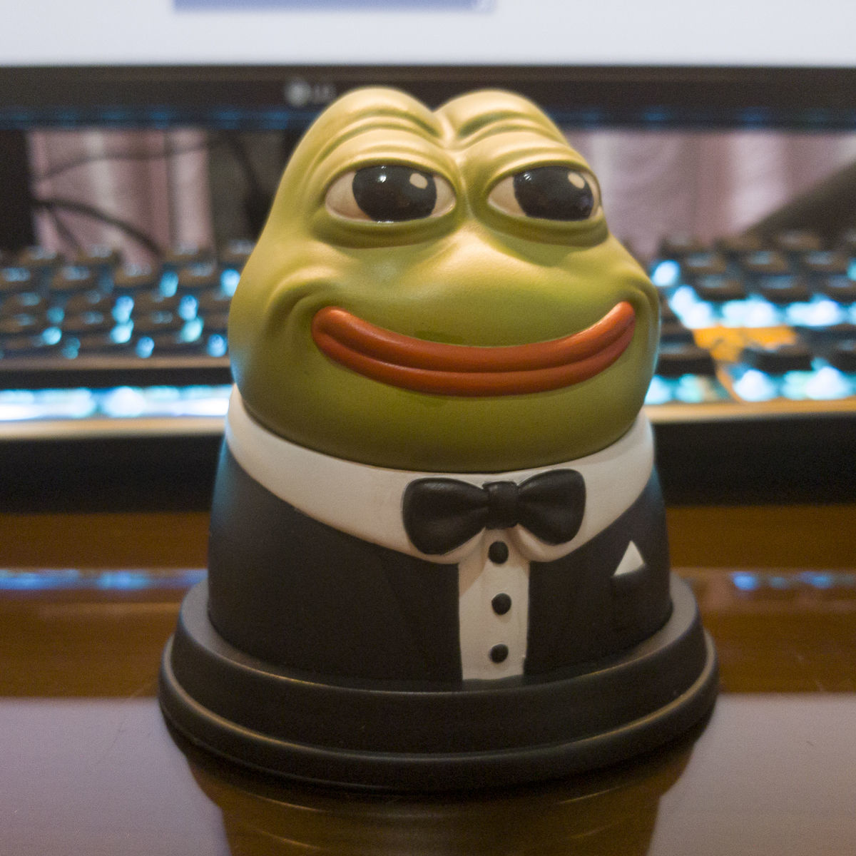 GENTLEMAN PEPE 3D print model_6