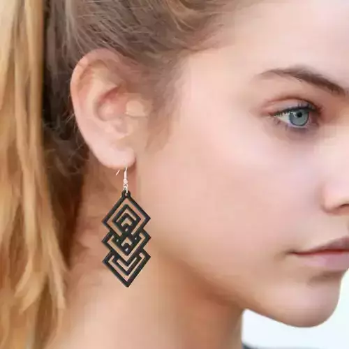 EARING woman wearing geometric earrings