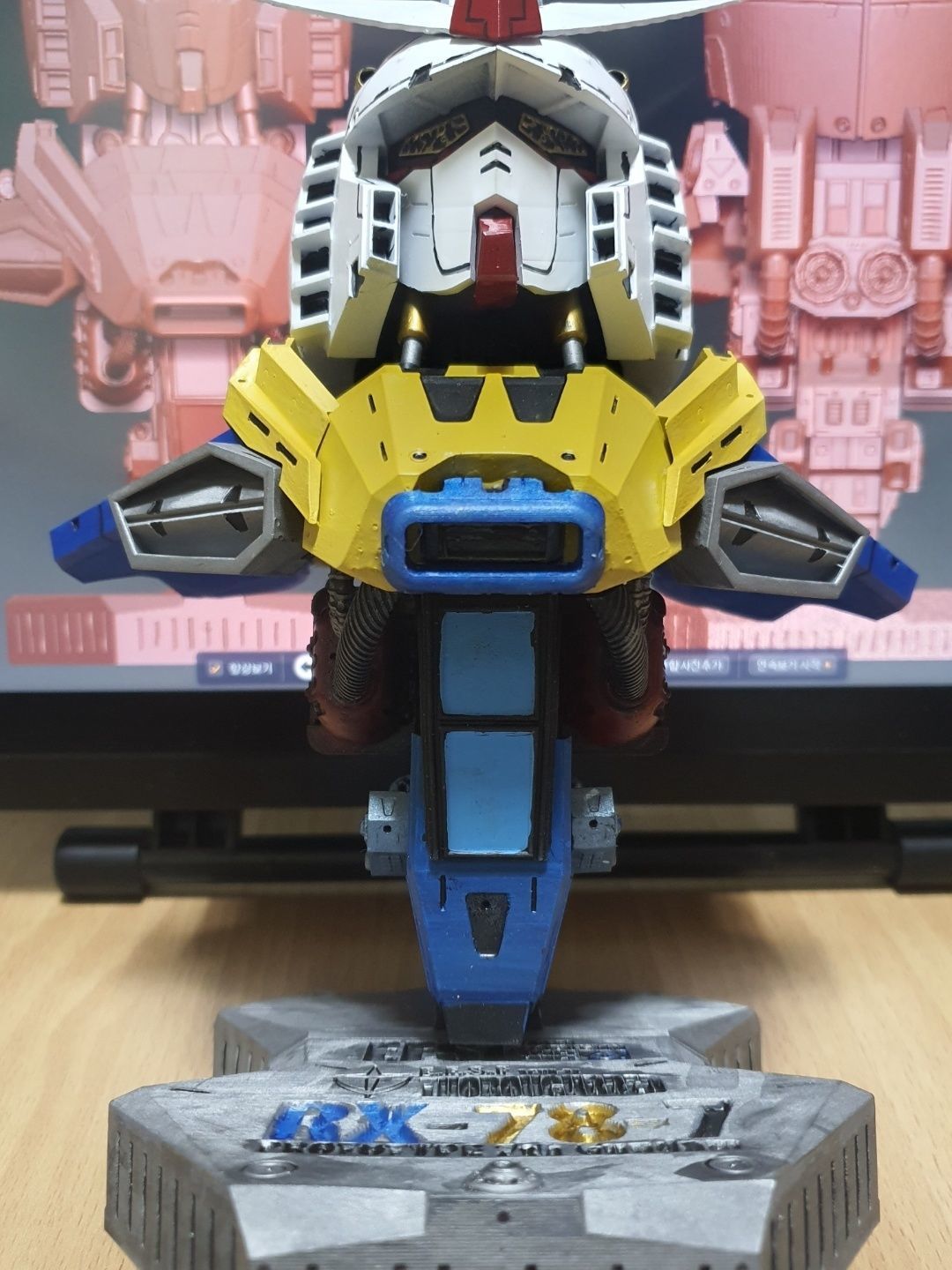 rx-78-7-gundam-bust-1 gundam statue 3D print model_9