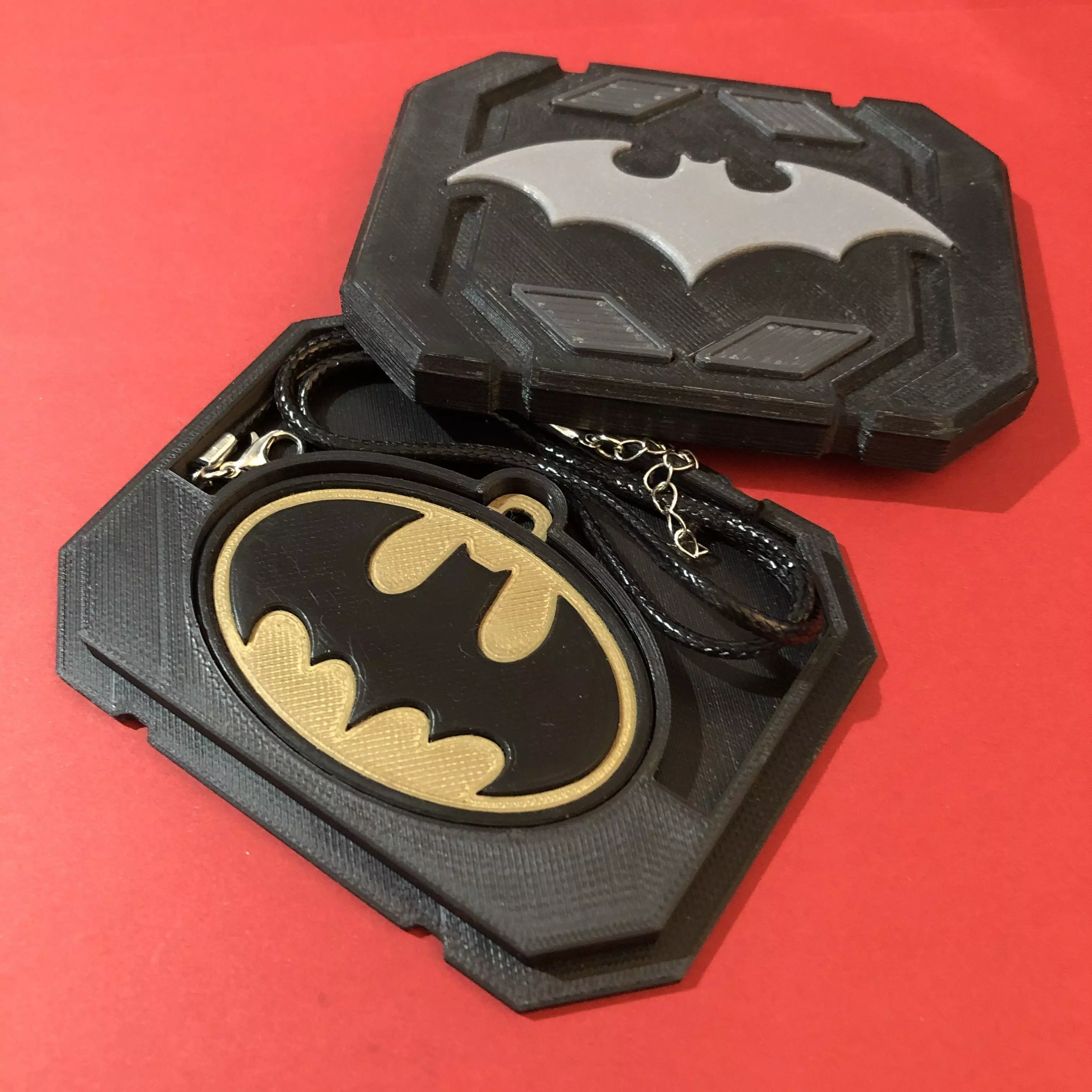 Batman Emblem Pendant and Presentation Box 3D print model_0
