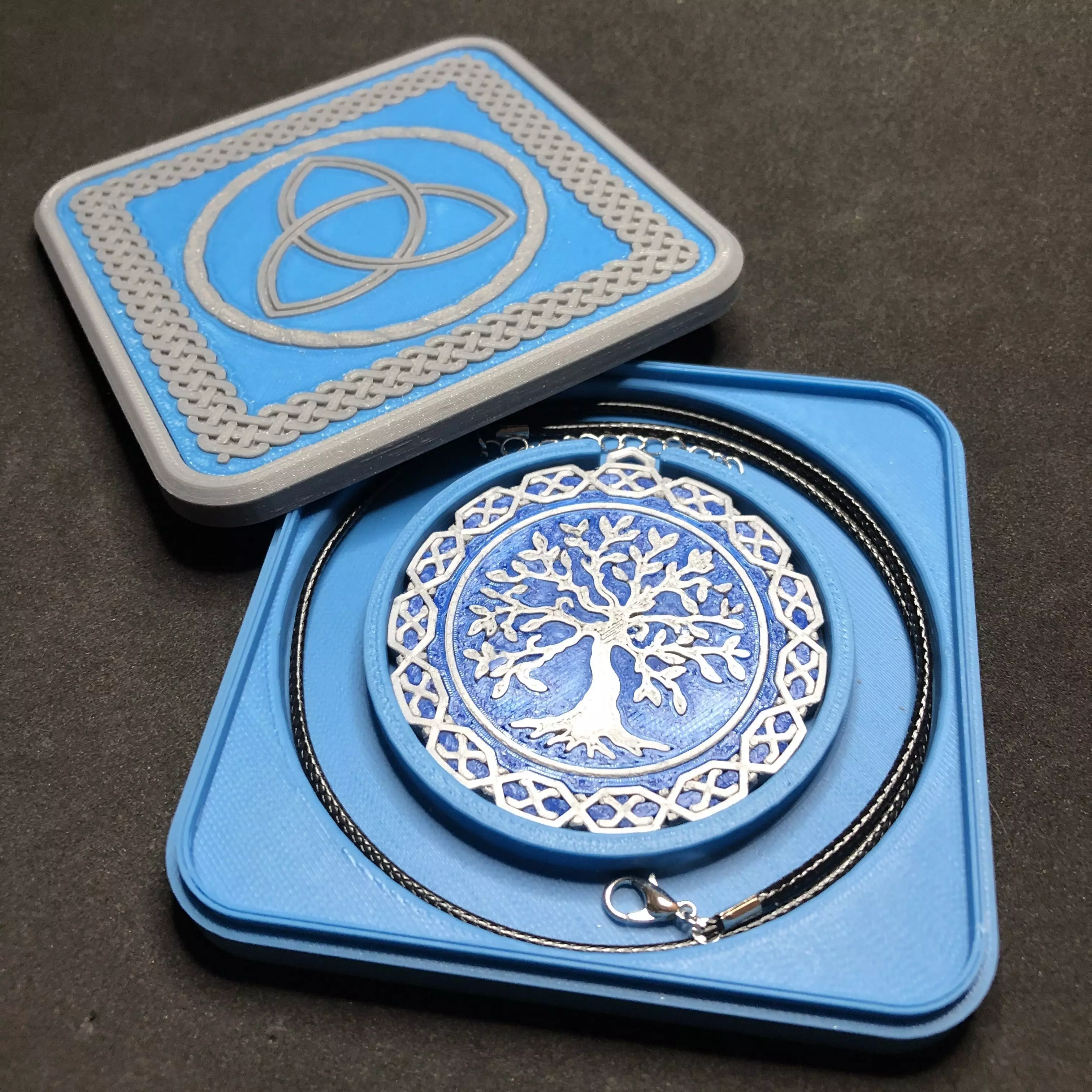 Tree of Life Emblem Pendant and Presentation Box 3D print model_0