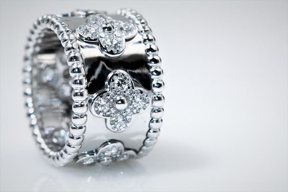 CG302 gold and diamond flower band ring 3D print model_1