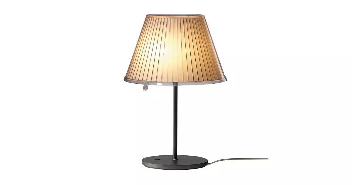 table lamp Free low-poly 3D model