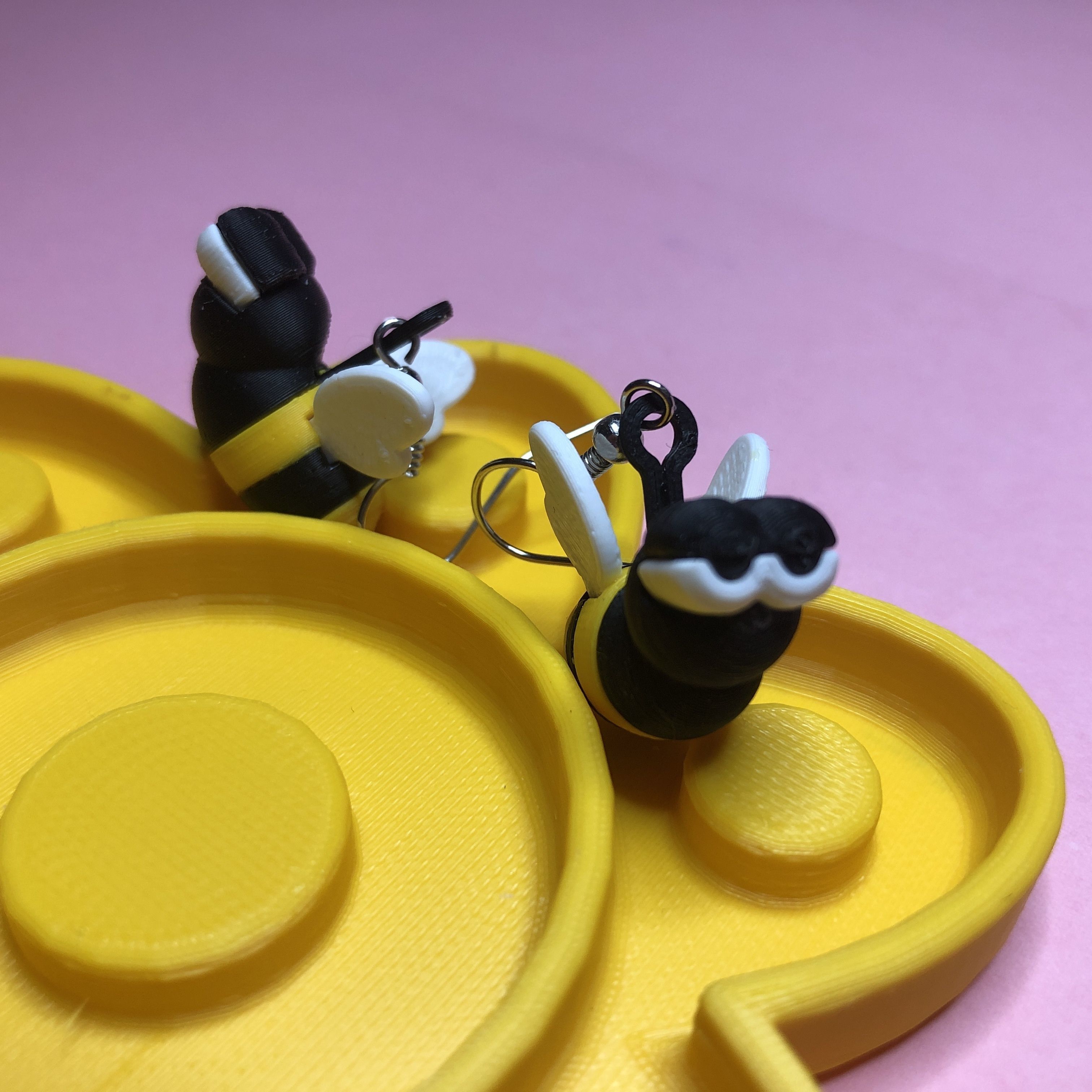 Lazy Bee Earrings and Presentation Box 3D print model_5