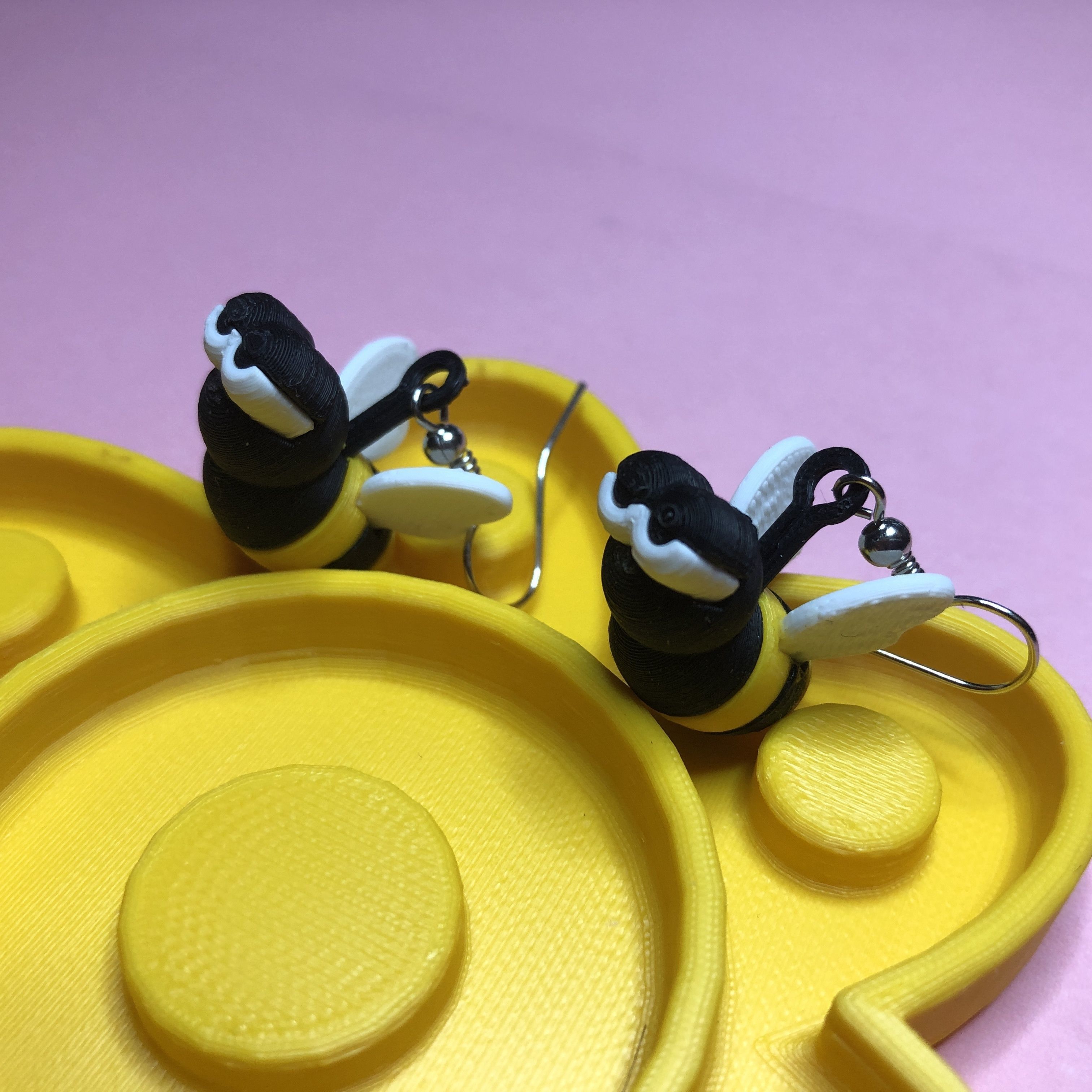 Lazy Bee Earrings and Presentation Box 3D print model_3