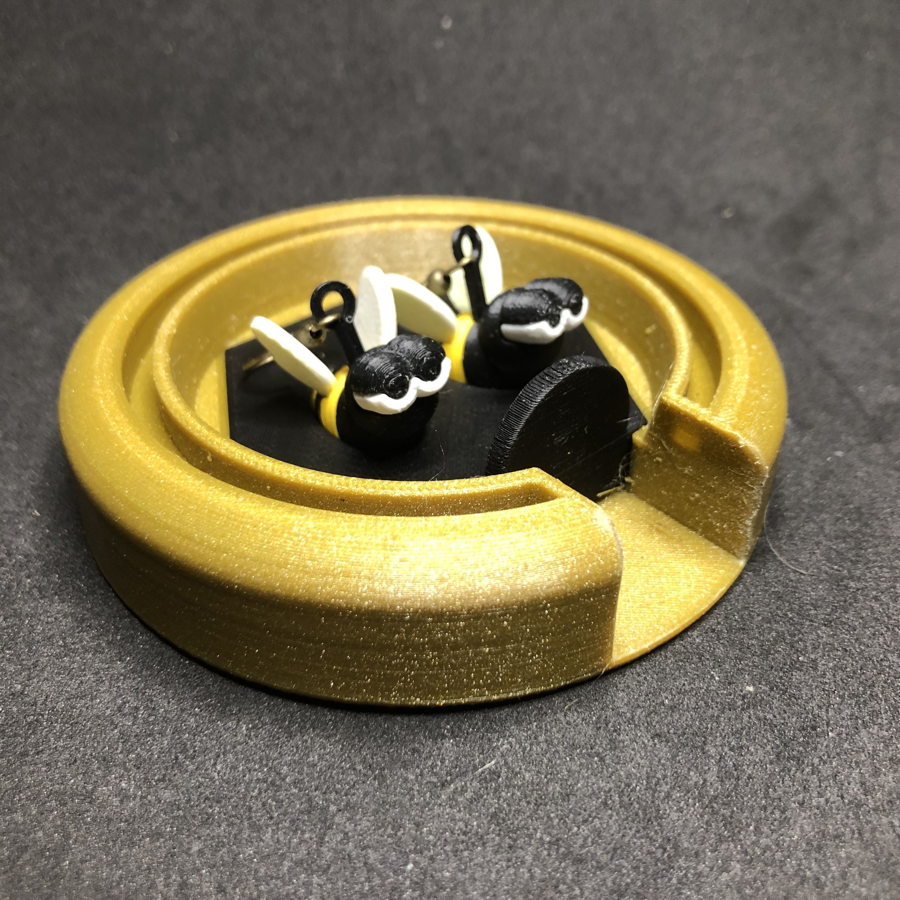 Lazy Bee Earrings and Presentation Box 3D print model_1