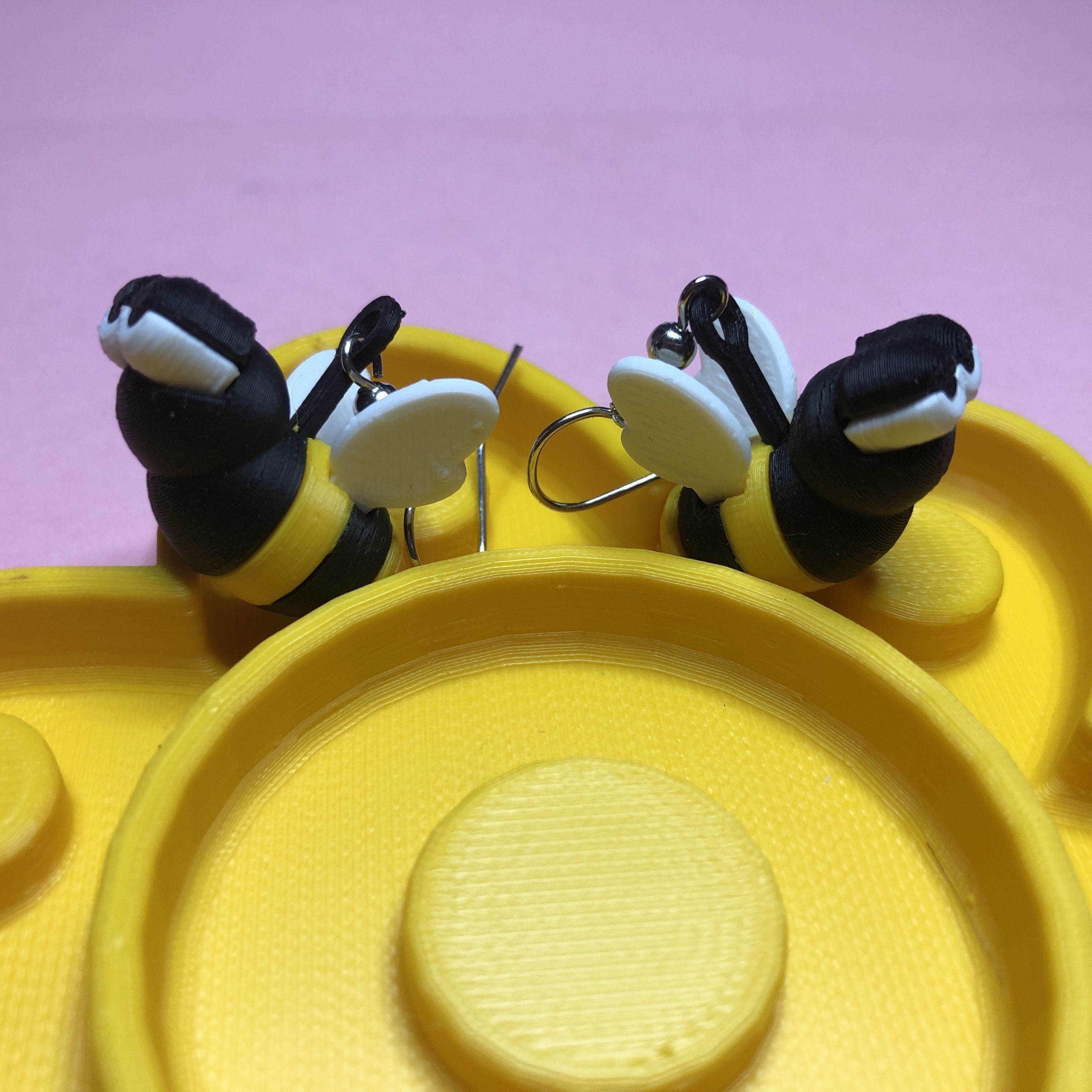 Lazy Bee Earrings and Presentation Box 3D print model_4