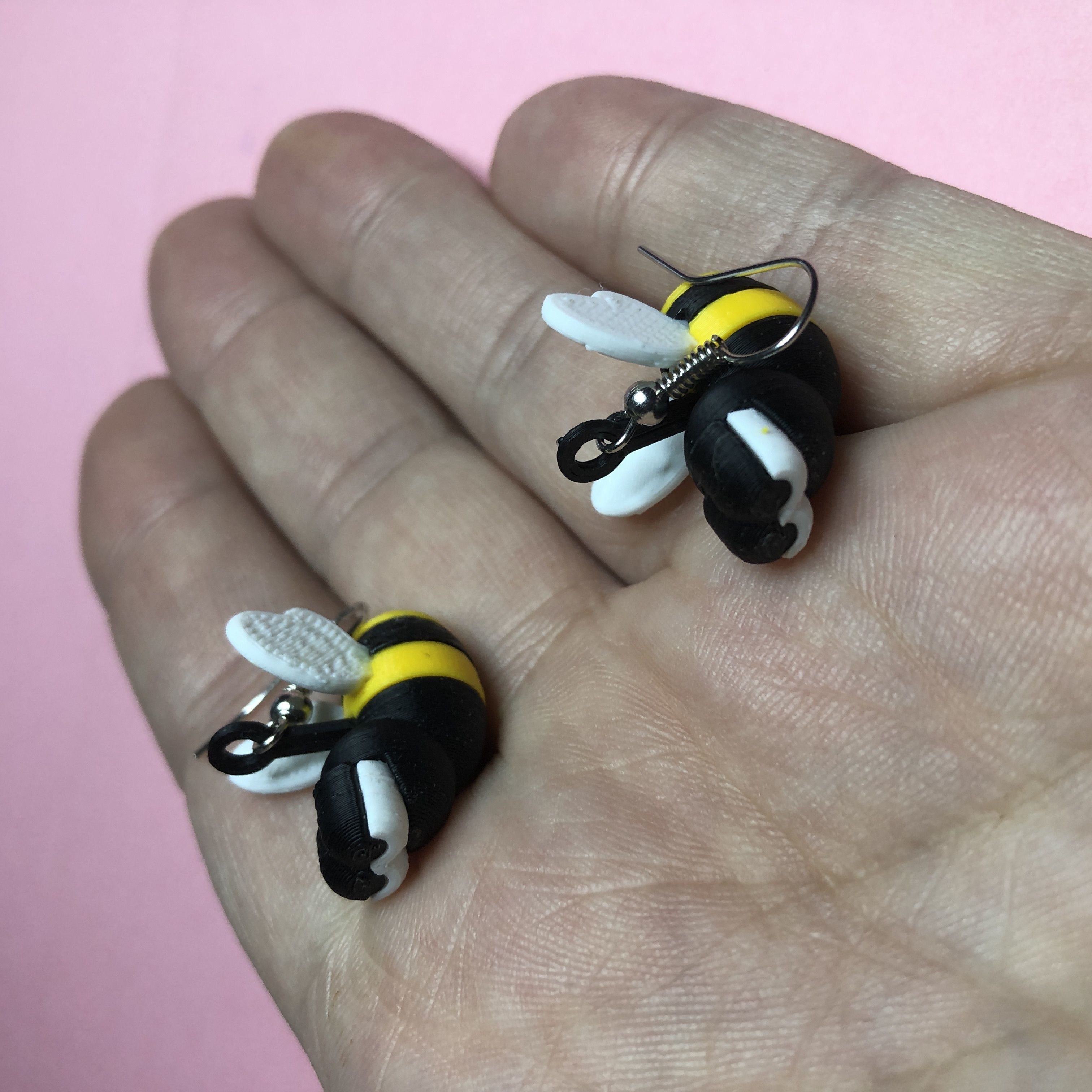Lazy Bee Earrings and Presentation Box 3D print model_6